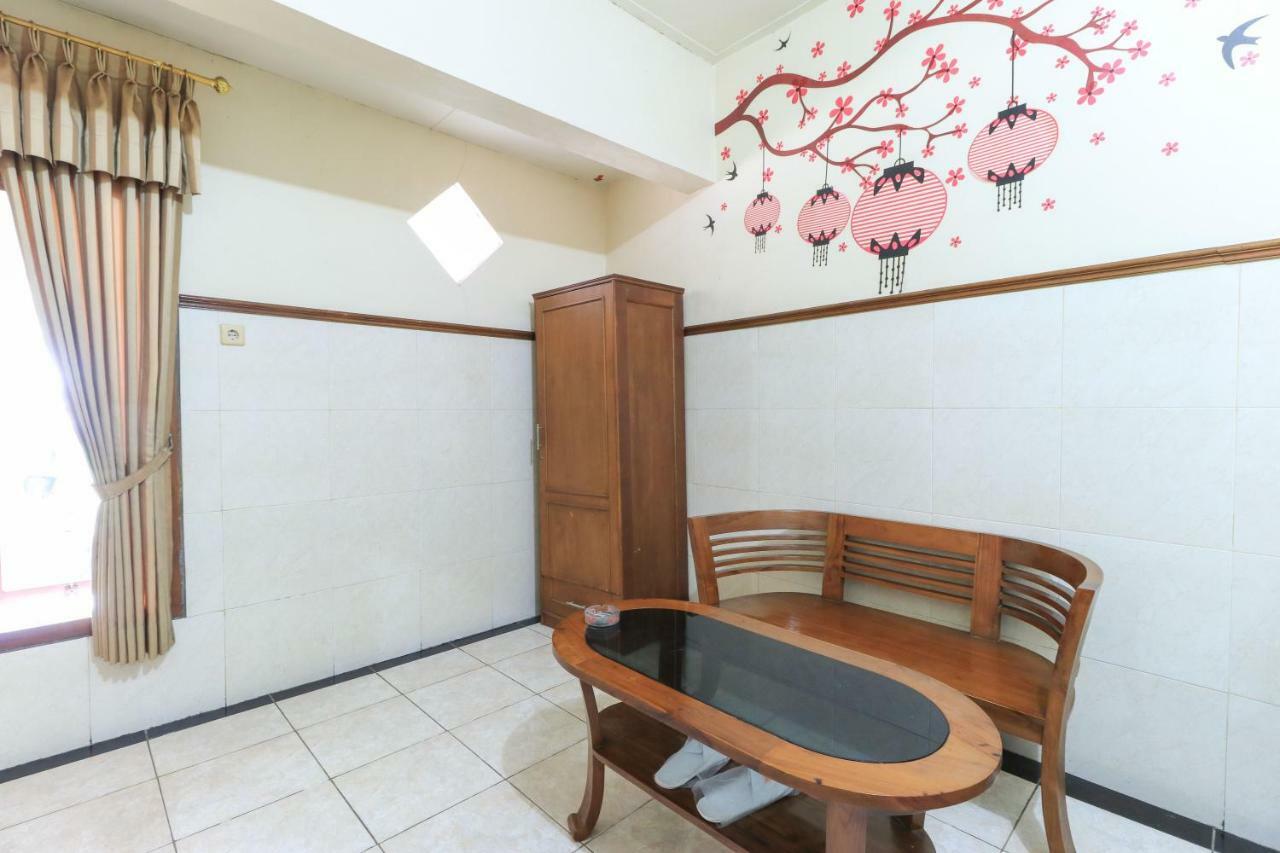 Naga Mas Hotel Mojokerto Exterior photo